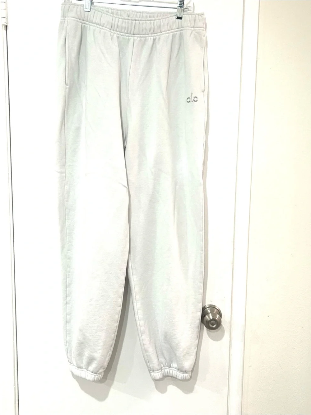 ALO YOGA ACCOLADE IVORY SWEATPANTS.SIZE LARGE